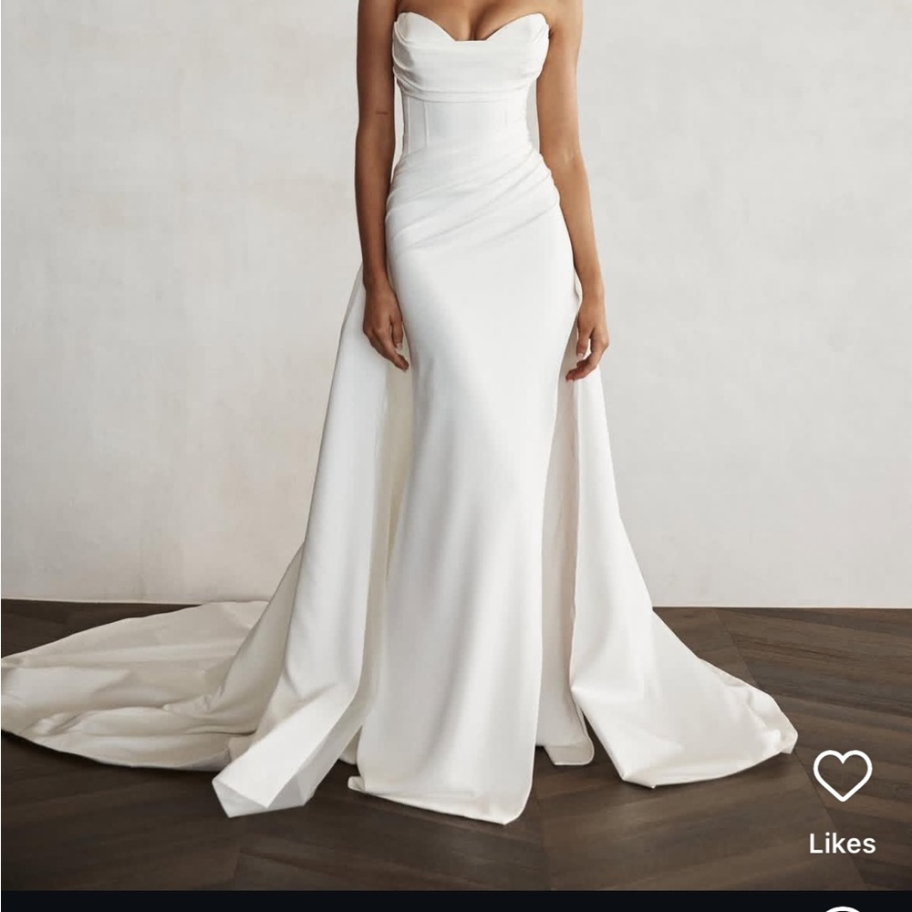 Elegant White Strapless Gown